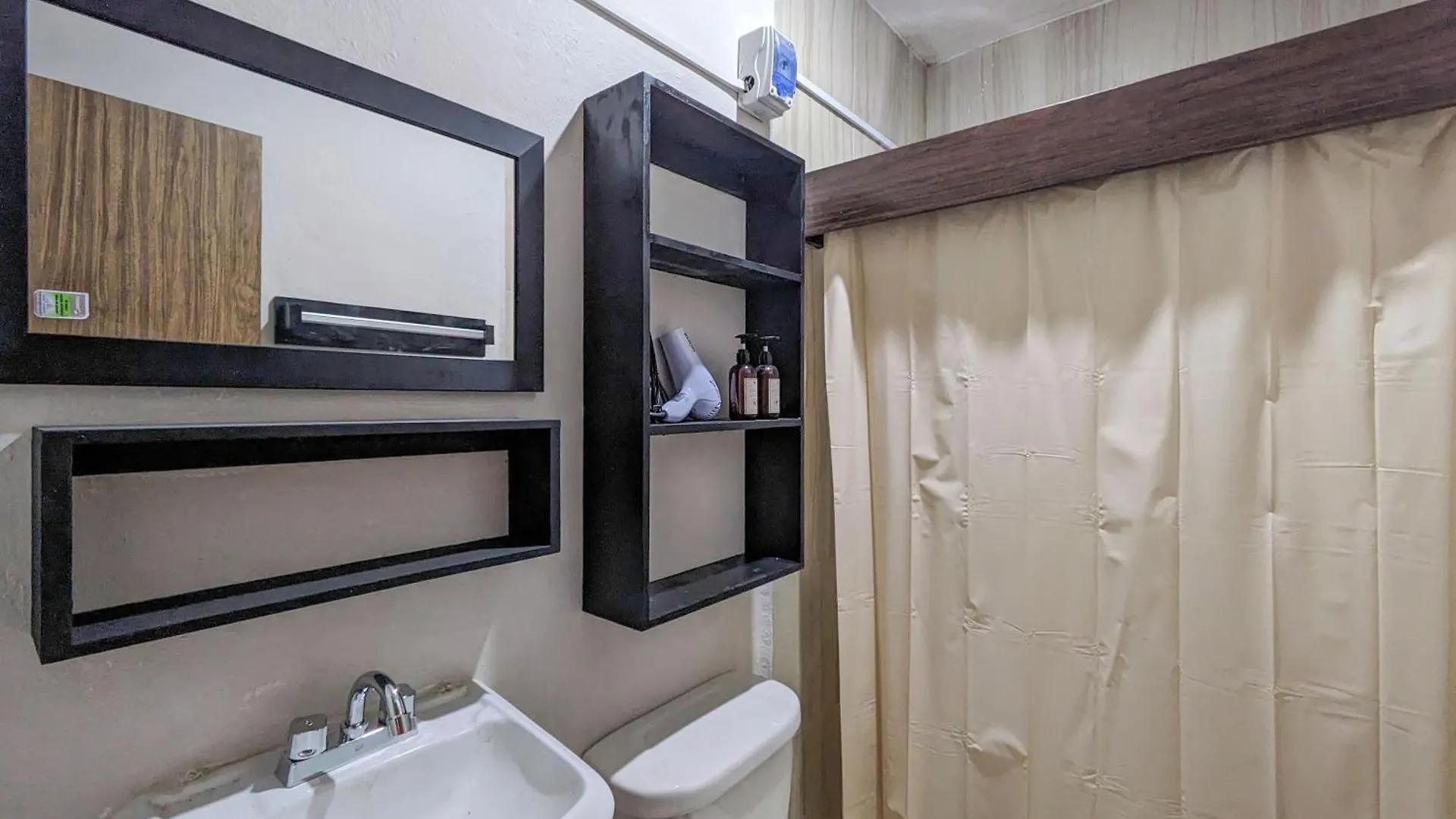 Apartment A2 Romantic Beachside Escape Capri Theme Memory Foam King Bed Kitchen Ac Playa del Carmen